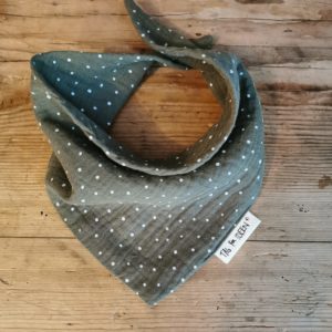 Dreiecktuch Musselin "S" oliv/Punkte