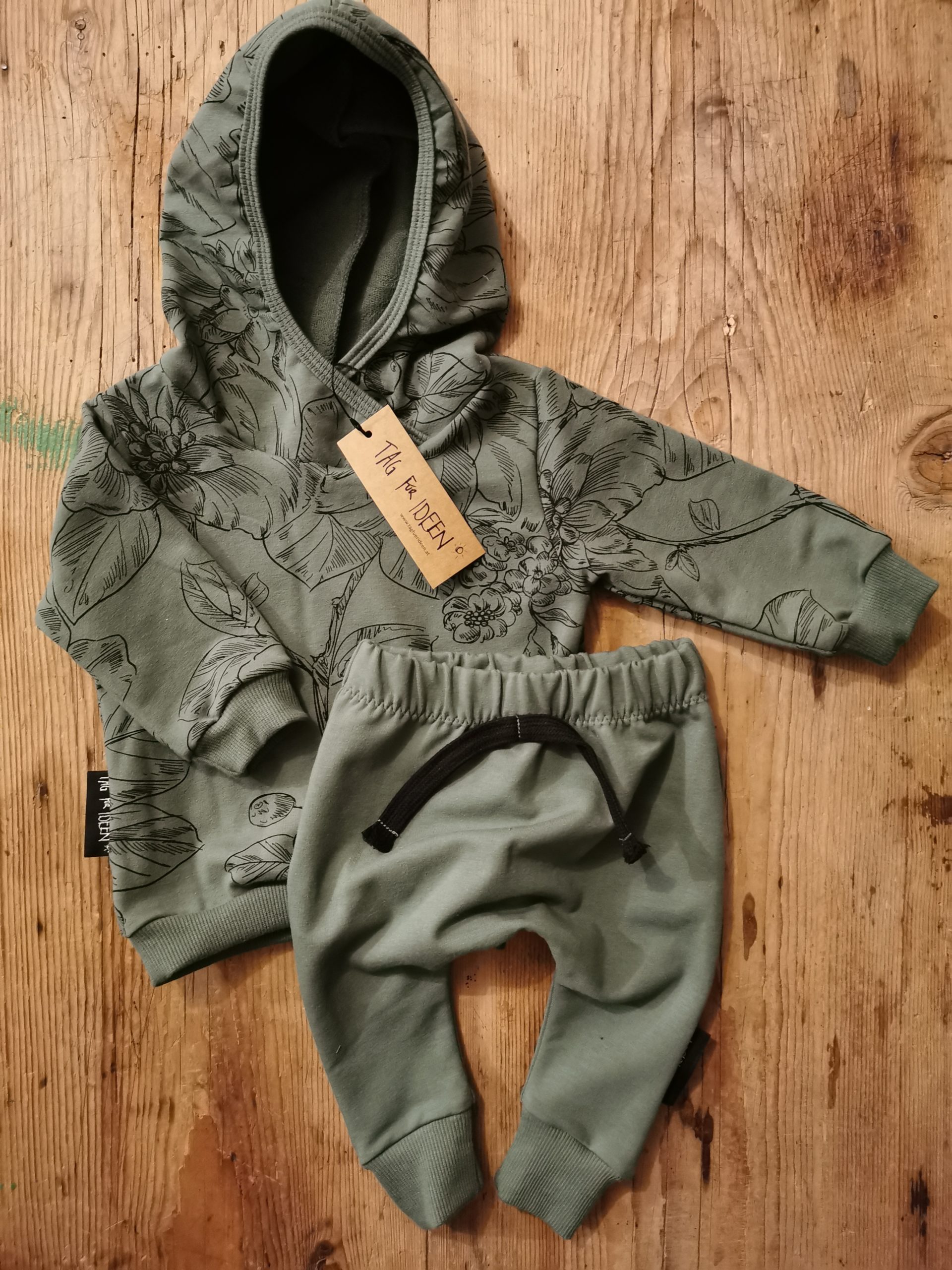 Jogger "Wild Roses" entengrün