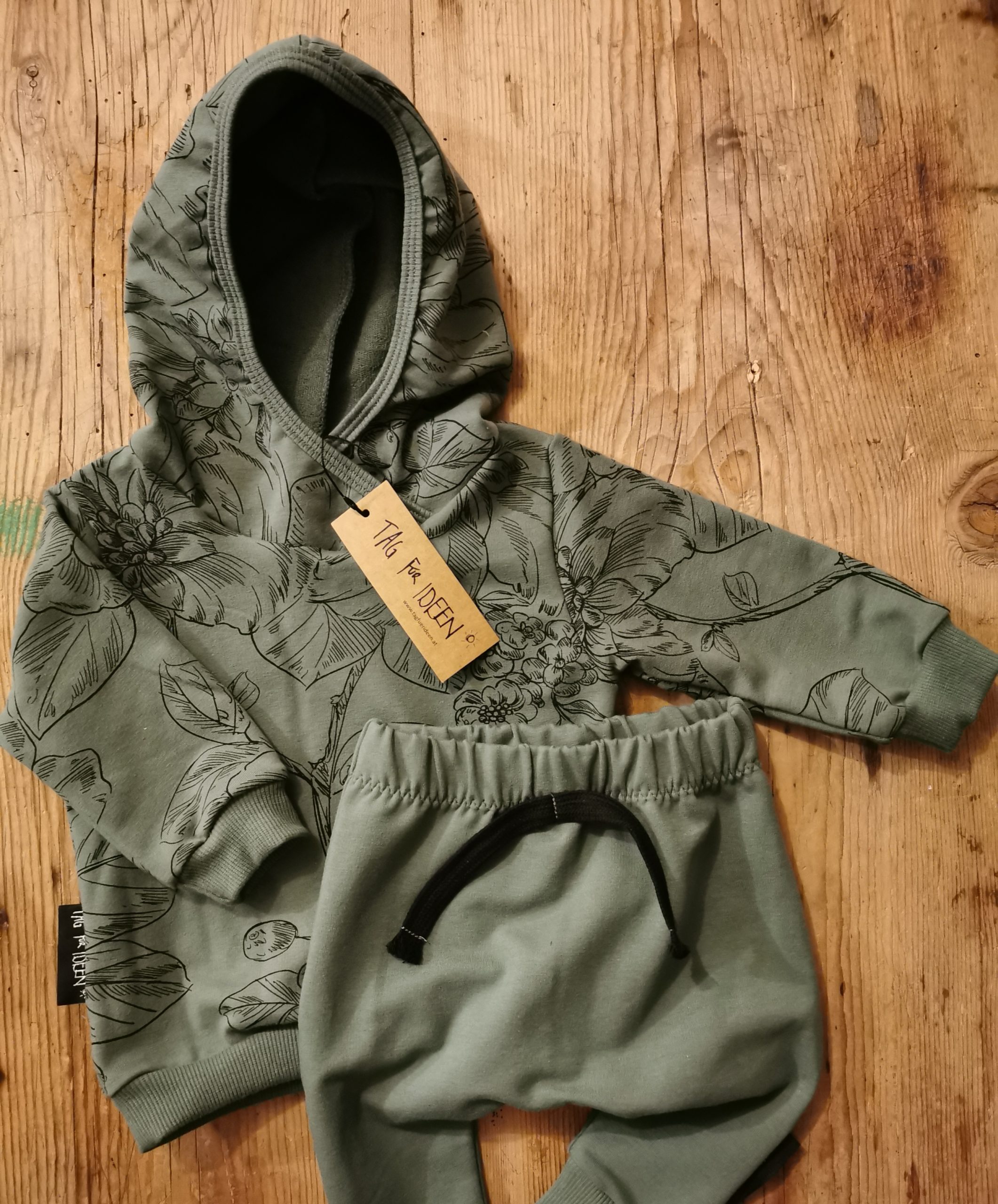 Jogger "Wild Roses" entengrün – Bild 3