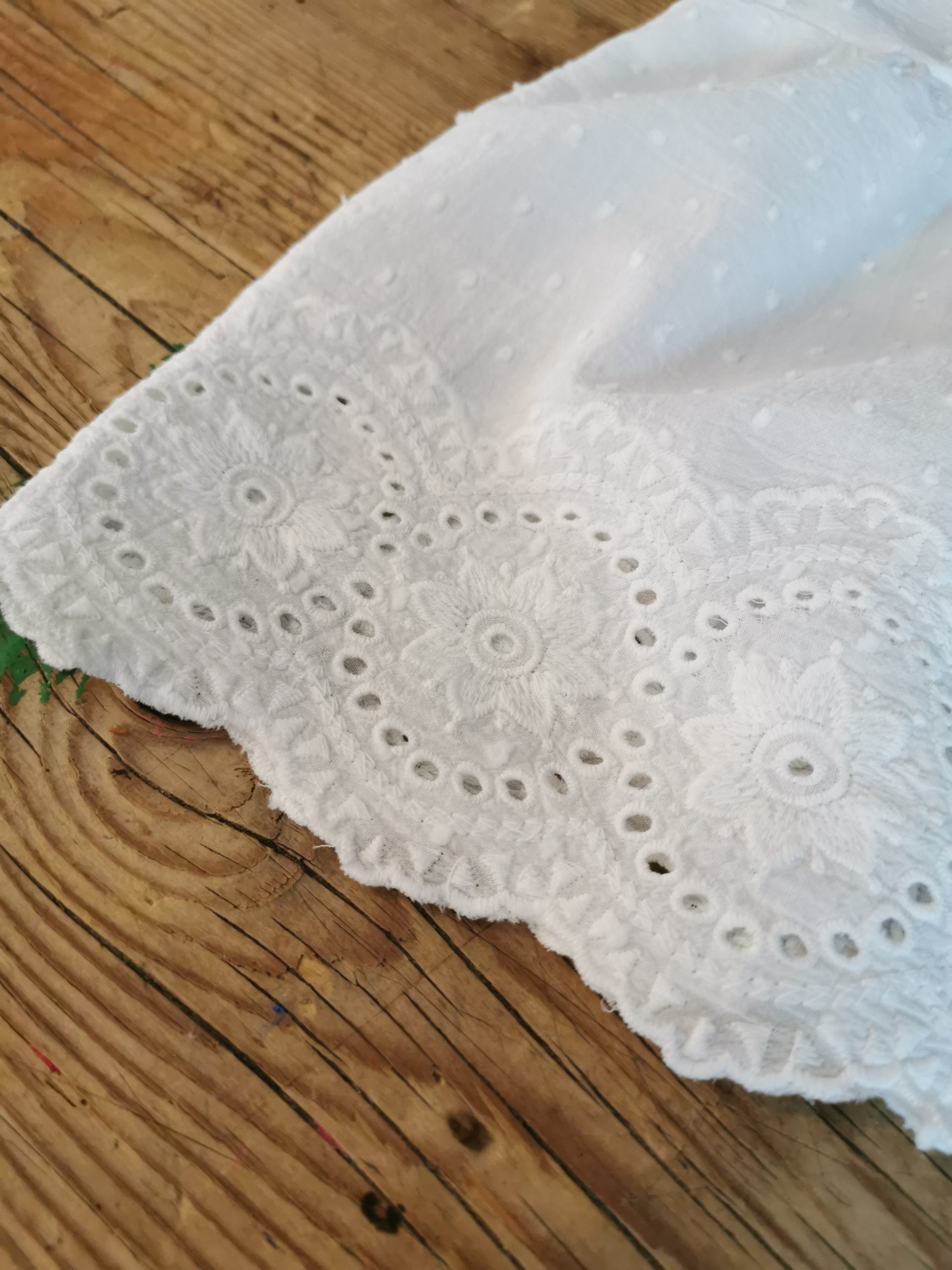 festliches Kleid mit Spitzenbordüre – Bild 3