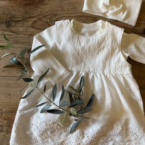 festliches Kleid mit Spitzenbordüre