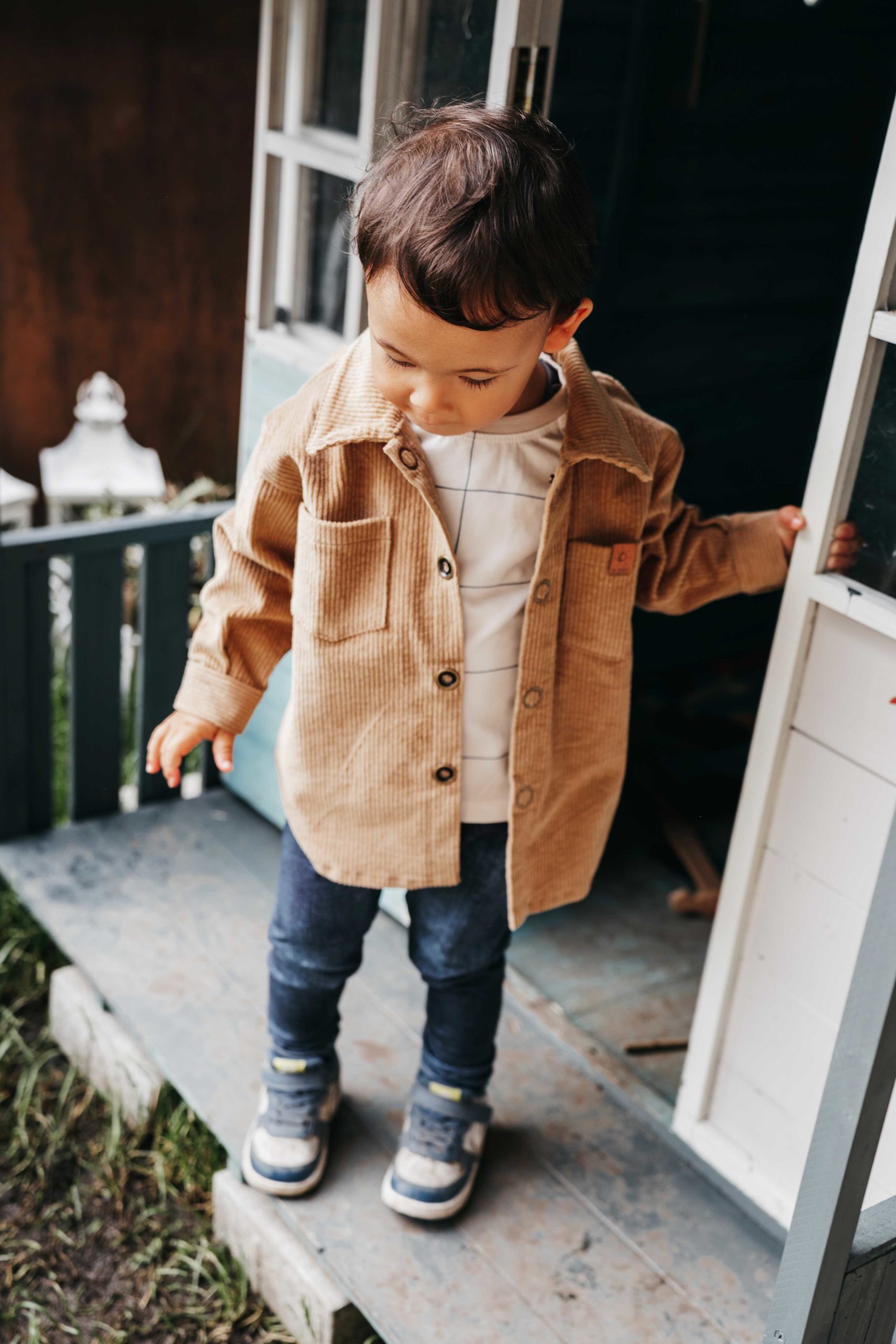 Jeansjacke aus washed Denim – Bild 5