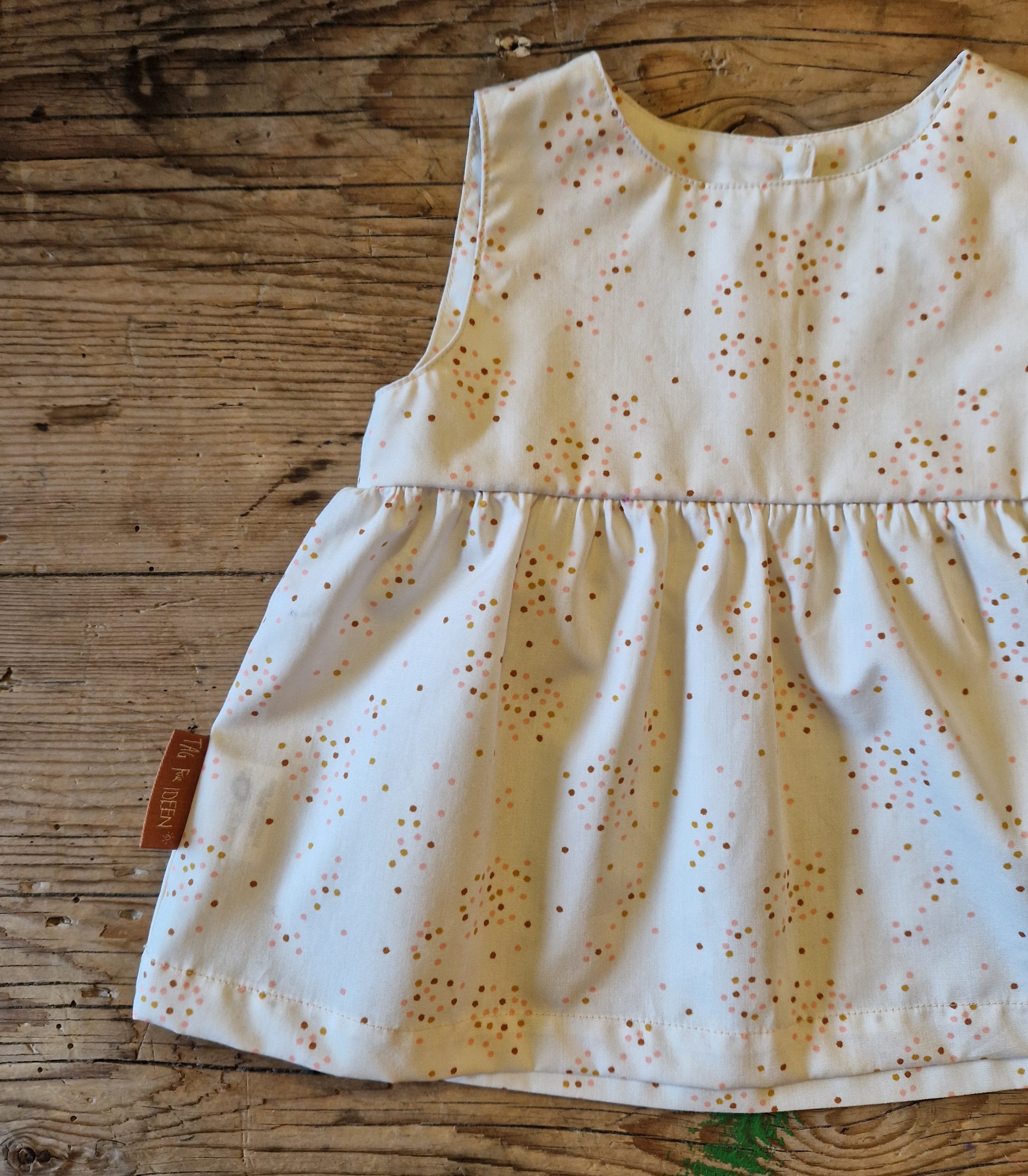 Kleid mit zarten Punkten