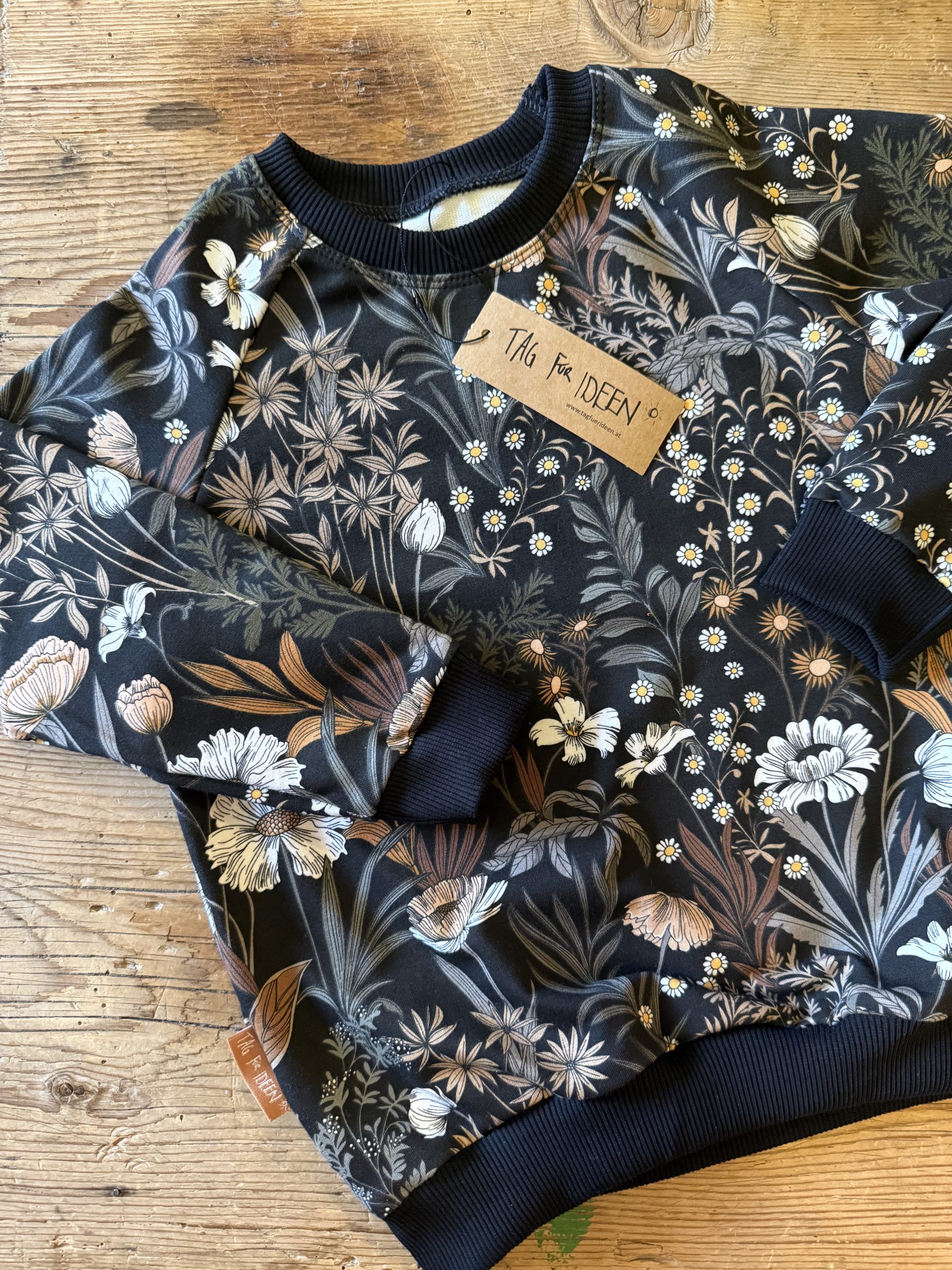 Sweater "Blumen" creme/anthrazit