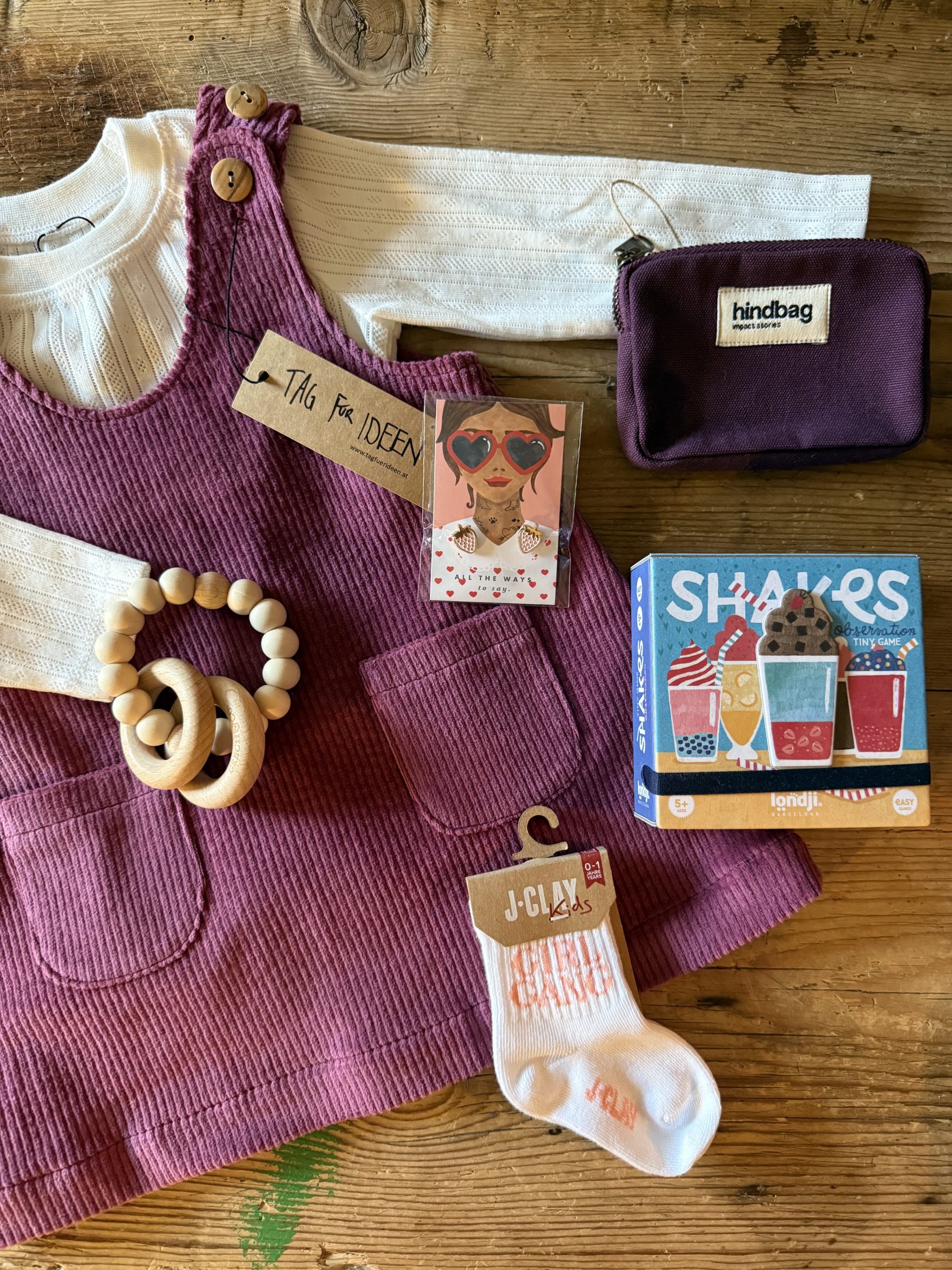 Latzkleid aus Breitcord beere – Bild 4