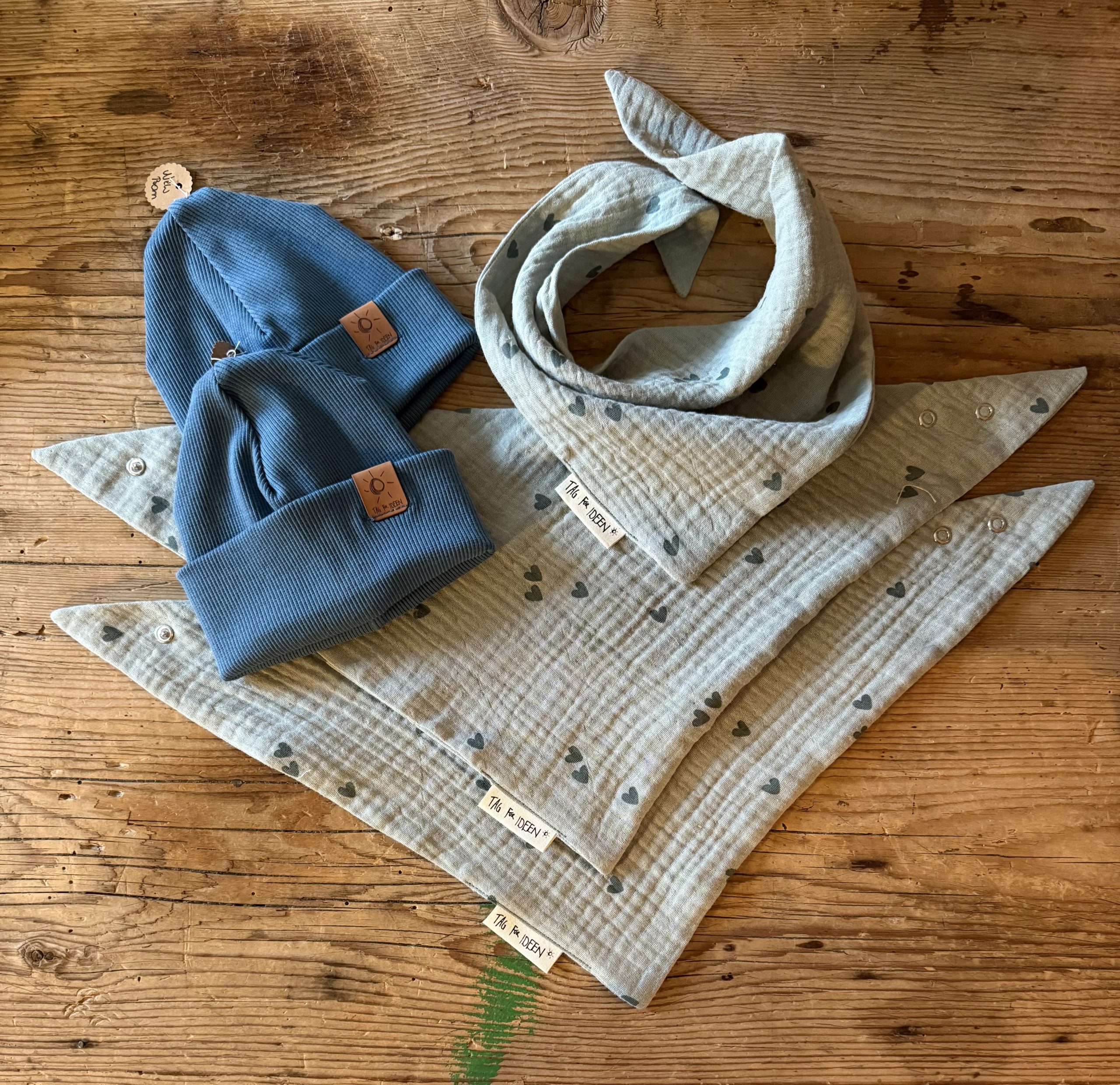 Dreiecktuch Musselin "S" Herzen mint/petrol – Bild 3