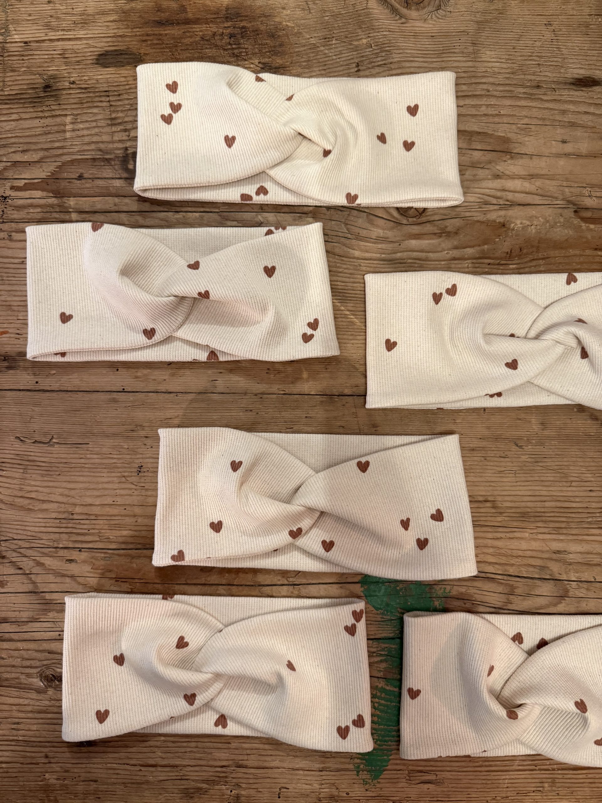 Knotenstirnband Rib Herzen creme/braun