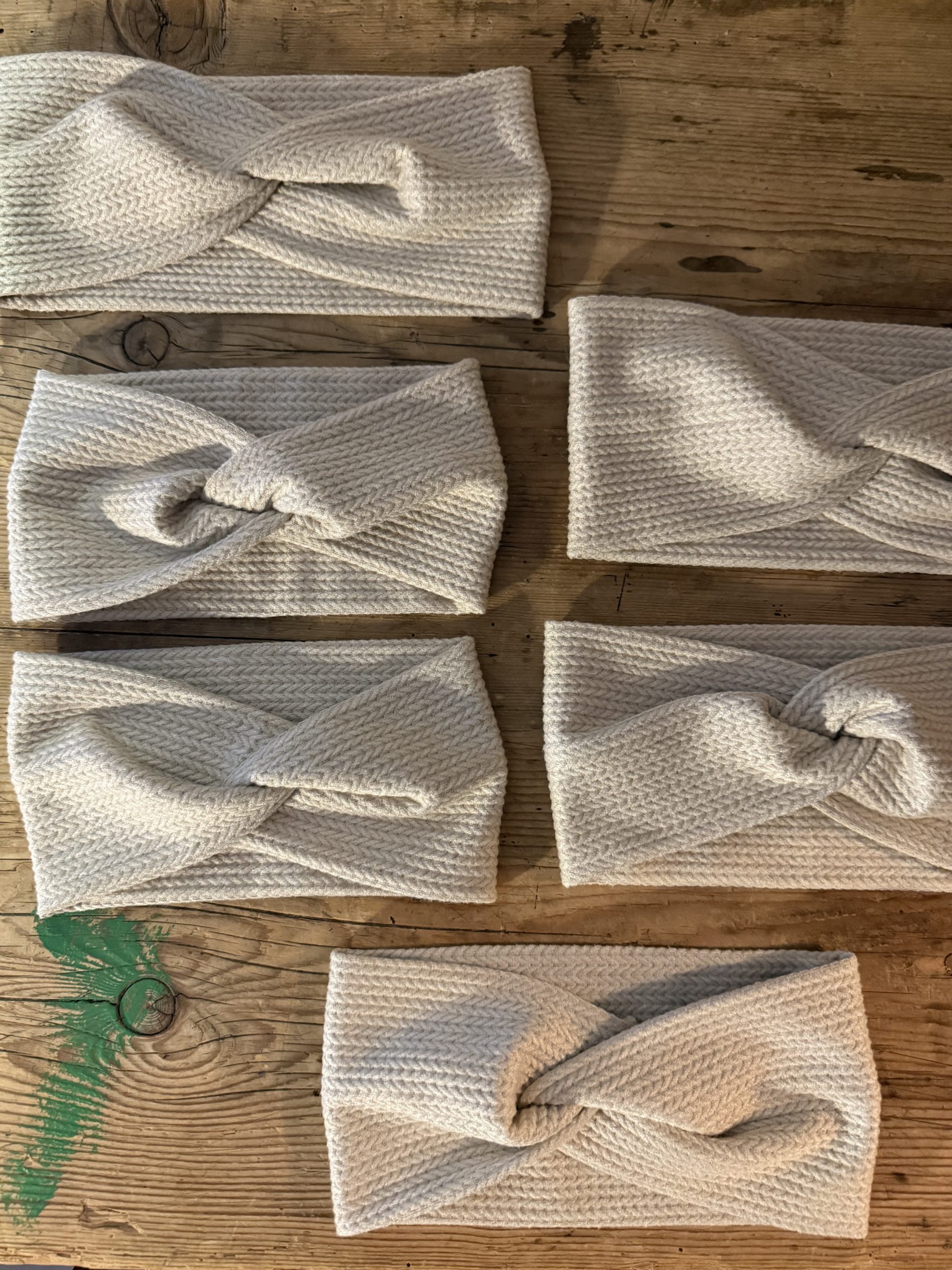 Knotenstirnband Angora Look beige – Bild 2