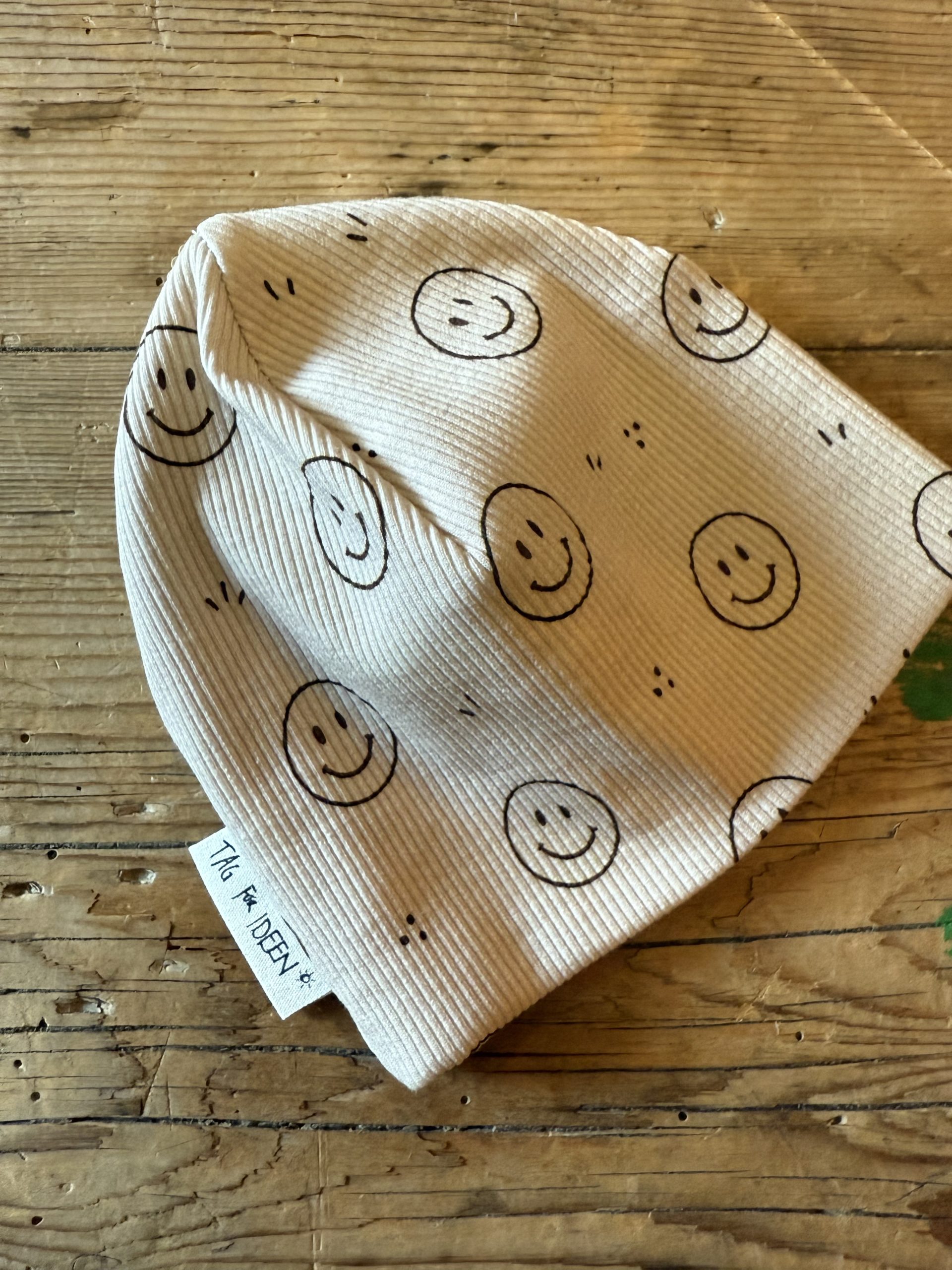 Rib-Beanie Smiley beige – Bild 2
